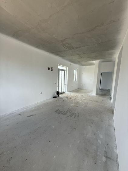 Casă cu 4 camere în Lumina