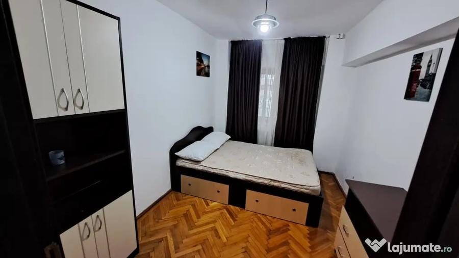 Apartament cu 3 camere decomandat în Exterior Vest