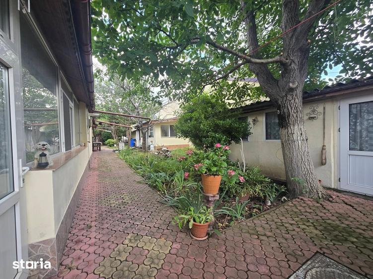 Casă cu 5 camere cu Teren 600 Mp în Andronache