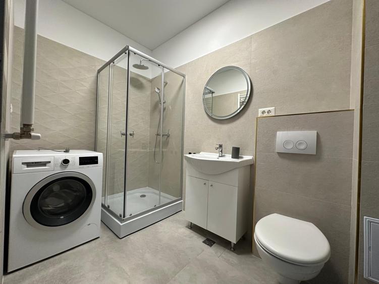 Apartament cu 3 camere semidecomandat în Sud