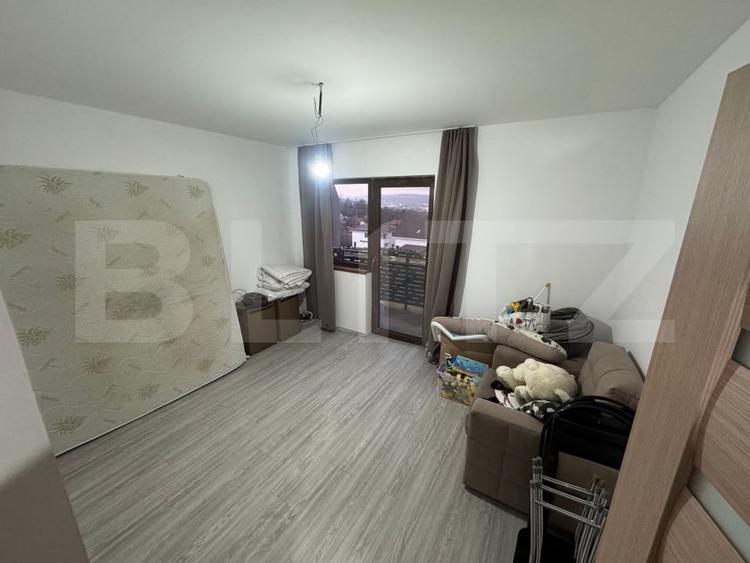 Duplex cu 5 camere cu Canalizare în Exterior Est