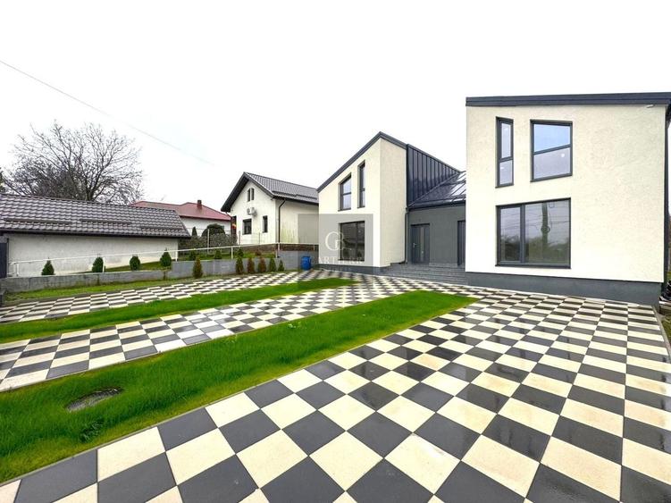 Duplex cu 4 camere cu Canalizare în Central