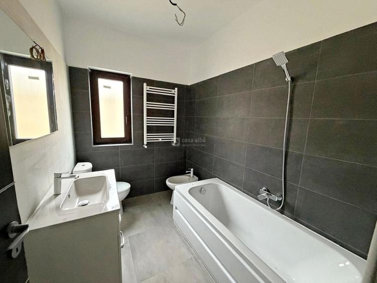 Duplex cu 4 camere cu Canalizare în Păcurari