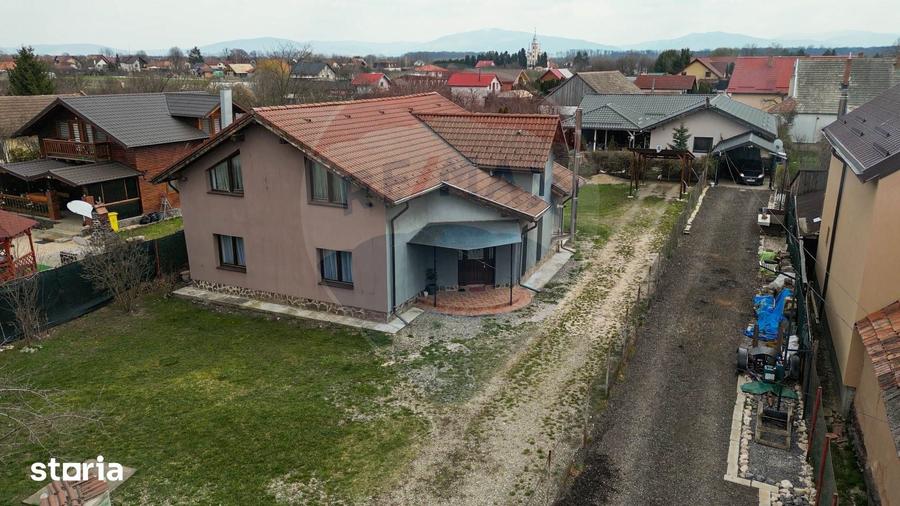 Casă cu 4 camere cu Teren 1000 Mp în Mănești