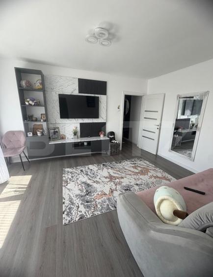 Apartament cu 2 camere semidecomandat, mobilat în Micro 11