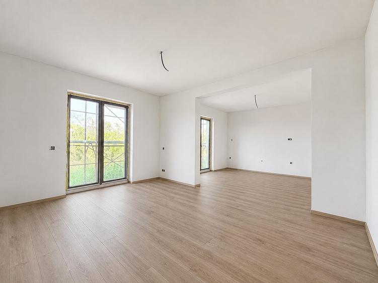 Duplex cu 5 camere cu Canalizare în Chișoda