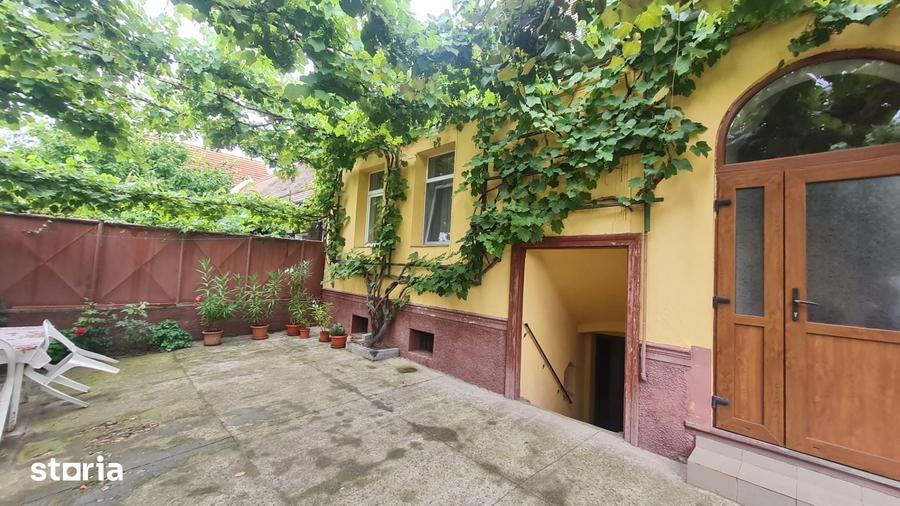 Casă cu Teren 255 Mp în Cristian