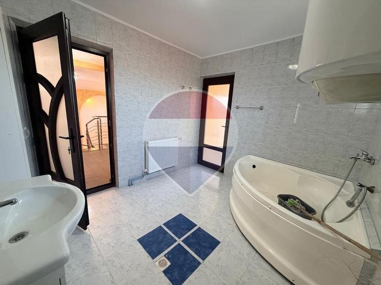 Casă individuală cu 4 camere cu Teren 460 Mp în Brestei