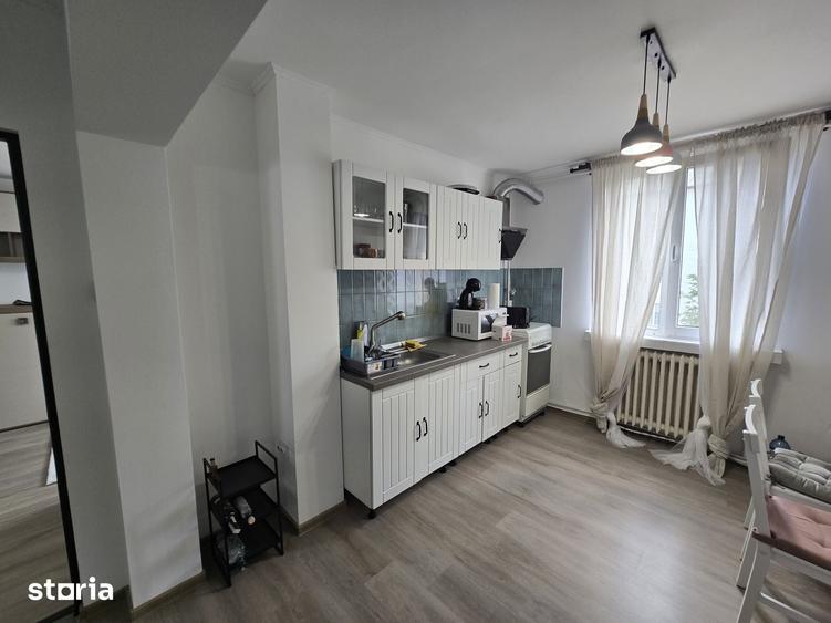 Apartament cu 4 camere în Mărăței
