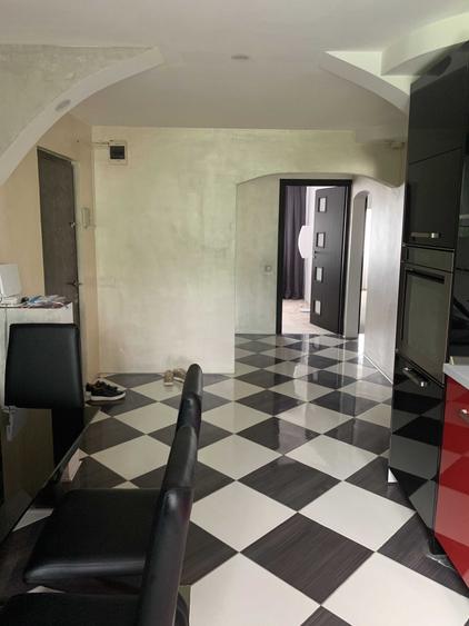 Apartament cu 3 camere în Cornitoiu