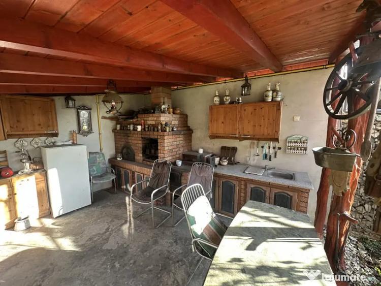 Casă cu 5 camere cu Teren 970 Mp în Independenței