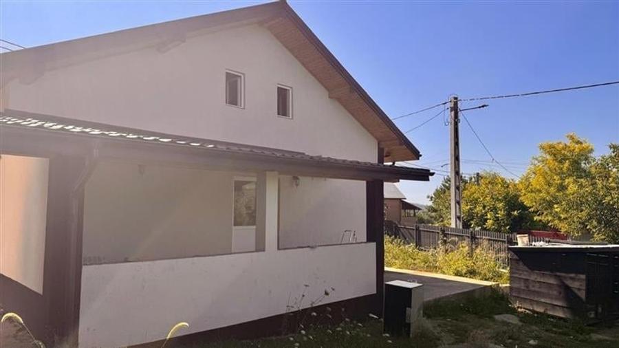 Casă individuală cu 2 camere cu Canalizare în Dorobanț