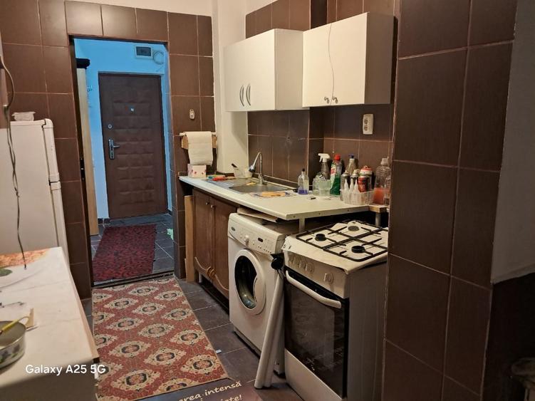Apartament cu 2 camere semidecomandat în Gara de Nord