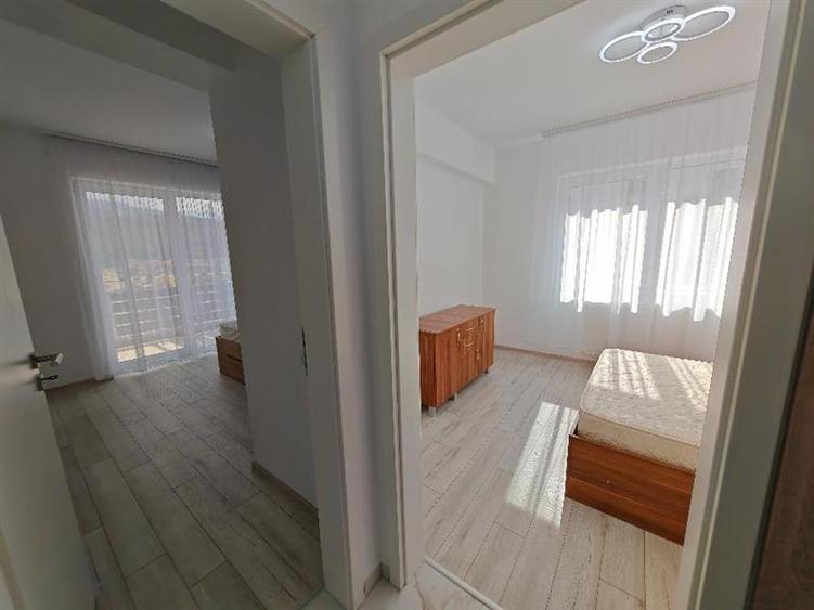 Apartament cu 3 camere decomandat, mobilat în Periferie