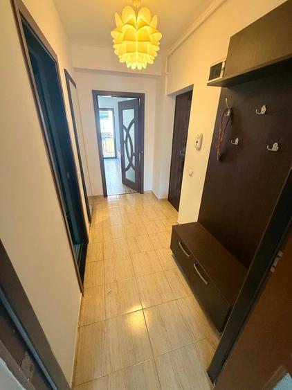 Apartament cu 2 camere semidecomandat, mobilat în Florești