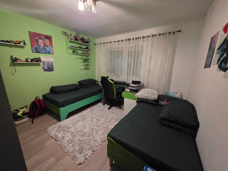 Apartament cu 3 camere decomandat în Central