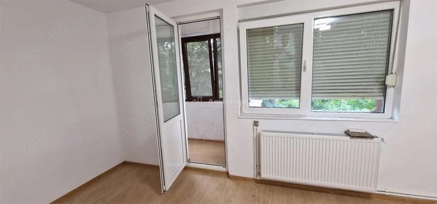 Casă cu 5 camere cu Teren 155 Mp în Muncitoresc