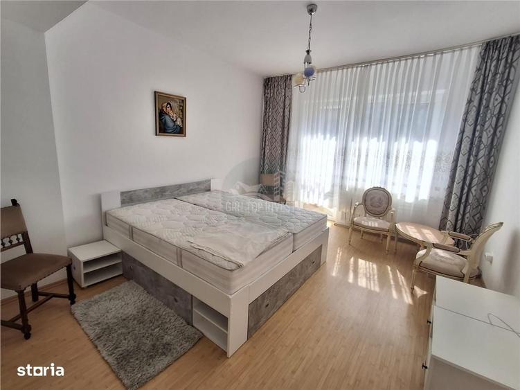 Apartament cu 4 camere decomandat în Central