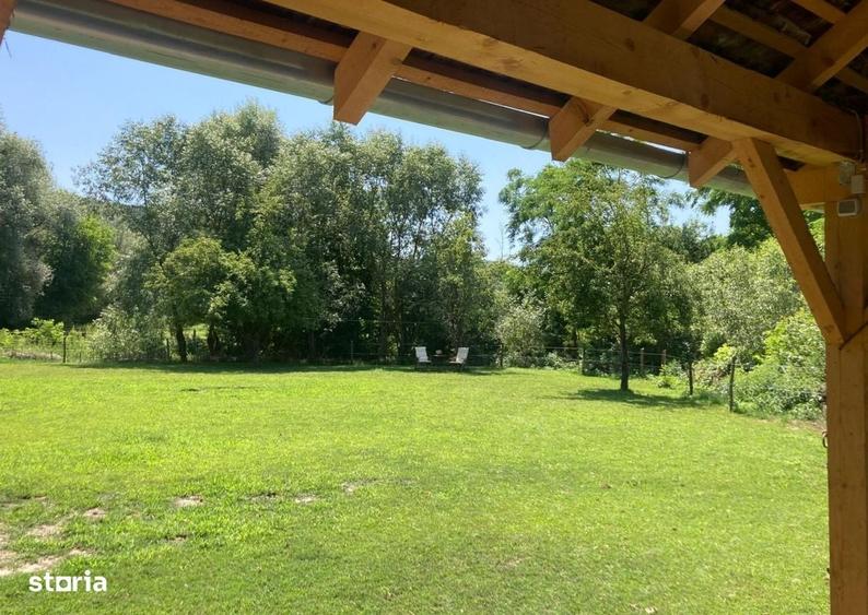 Casă cu 2 camere decomandat cu Teren 1400 Mp în Vânători