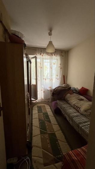 Apartament cu 3 camere decomandat în Berceni