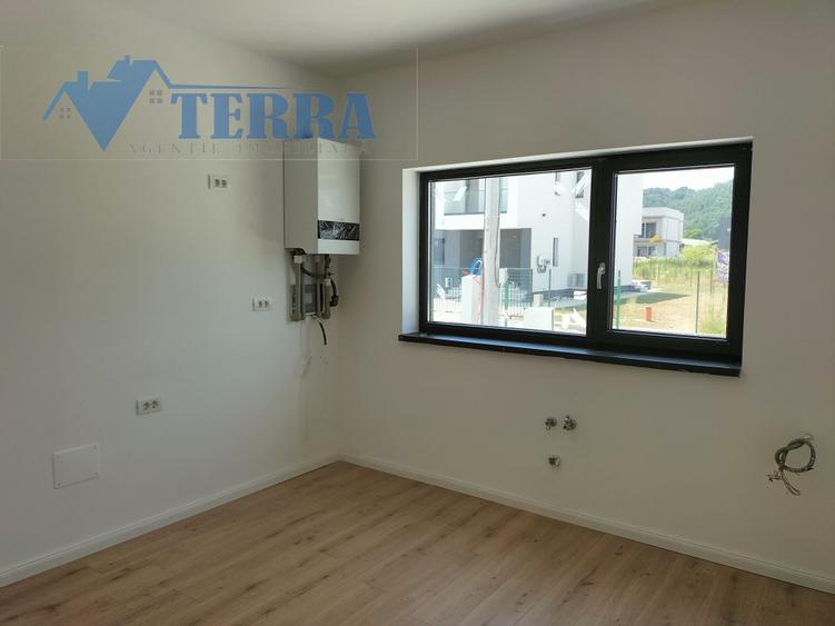 Casă cu 4 camere cu Teren 430 Mp în Exterior Sud