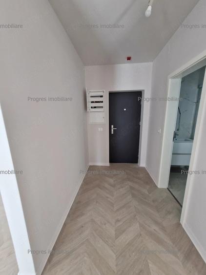Apartament cu 3 camere semidecomandat în Aradului
