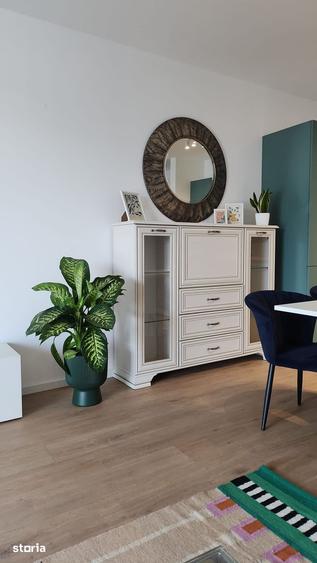 Apartament cu 3 camere semidecomandat în Dâmbul Rotund