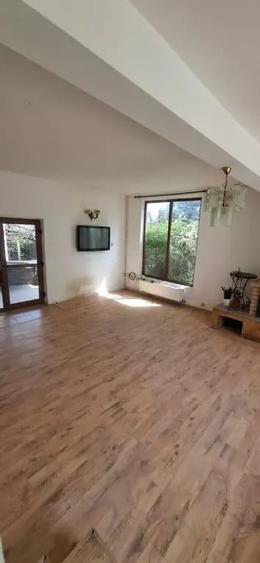 Casă cu 5 camere în Vulcana-Pandele