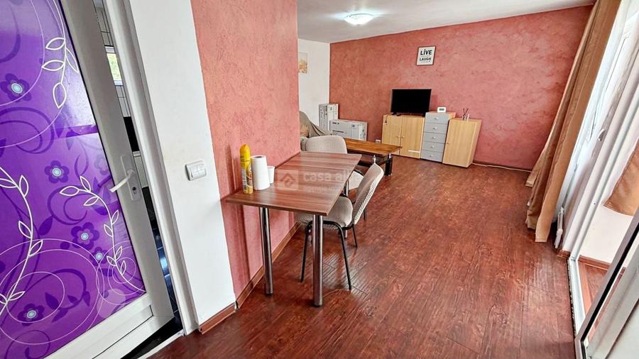 Apartament cu 3 camere semidecomandat, mobilat în Central