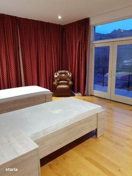 Spațiu comercial, de 450 mp, în Tăuți