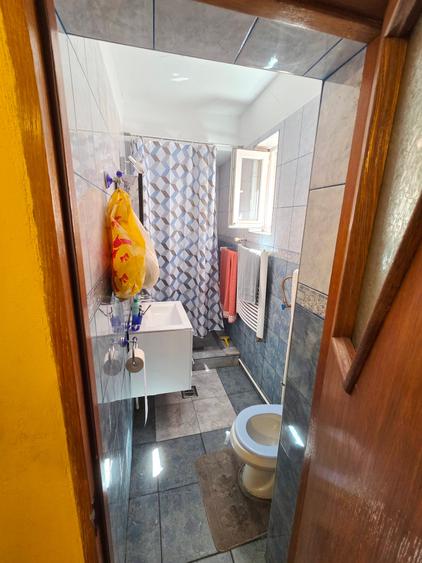 Casă cu 7 camere cu Canalizare în Crângași