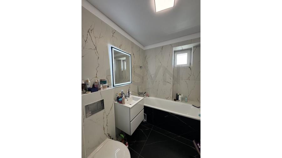 Apartament cu 4 camere semidecomandat, mobilat în Parcul Carol
