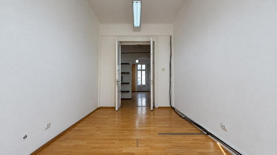 Apartament cu 6 camere decomandat în Cișmigiu
