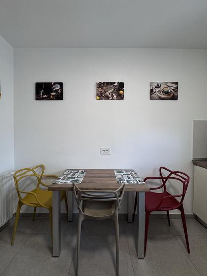 Apartament cu 2 camere decomandat, mobilat în Tractorul