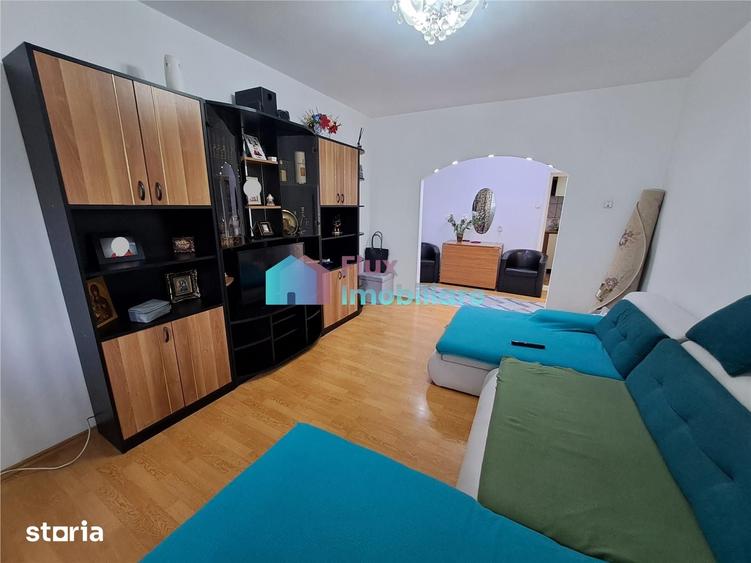 Apartament cu 3 camere decomandat în George Enescu