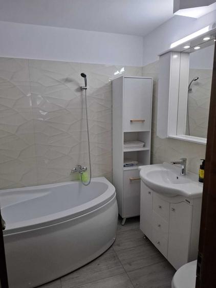 Apartament cu 4 camere decomandat în Exterior Vest