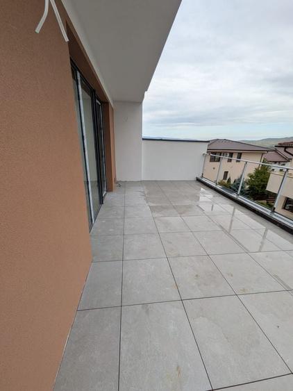 Duplex cu 4 camere cu Canalizare în Florești