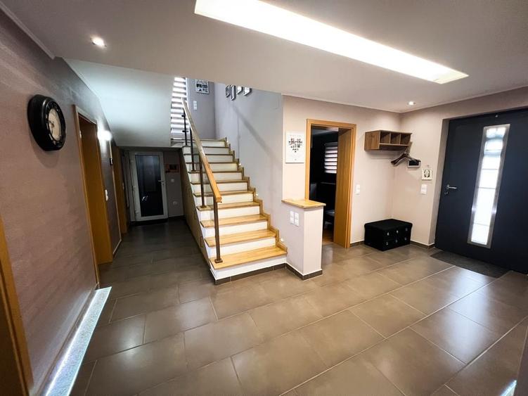 Casă cu 4 camere în Cătălina