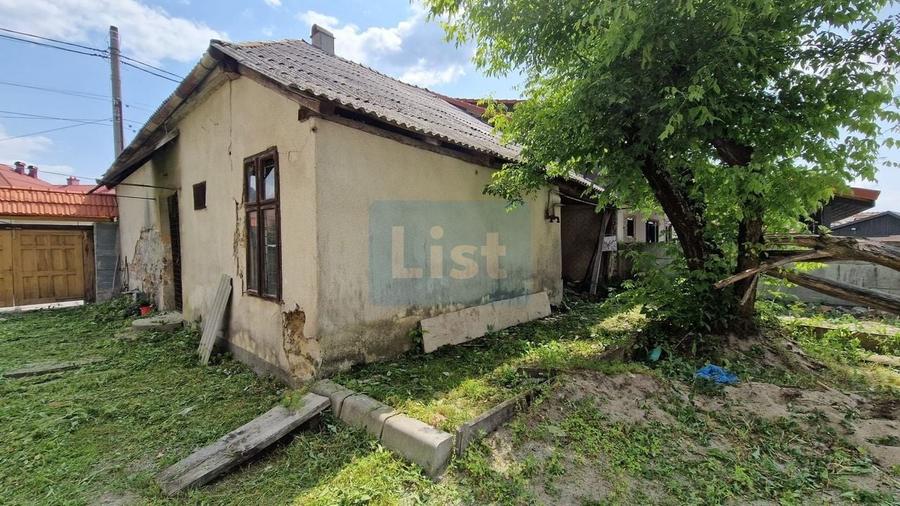 Casă cu 6 camere cu Garaj în Central
