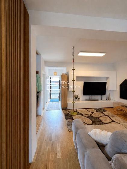 Duplex cu 5 camere cu Canalizare în Cristian