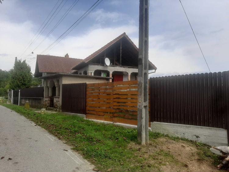 Casă cu 4 camere în Central