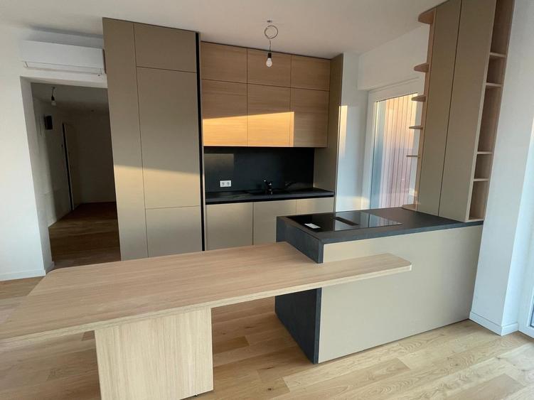 Apartament cu 3 camere decomandat în Doamna Ghica