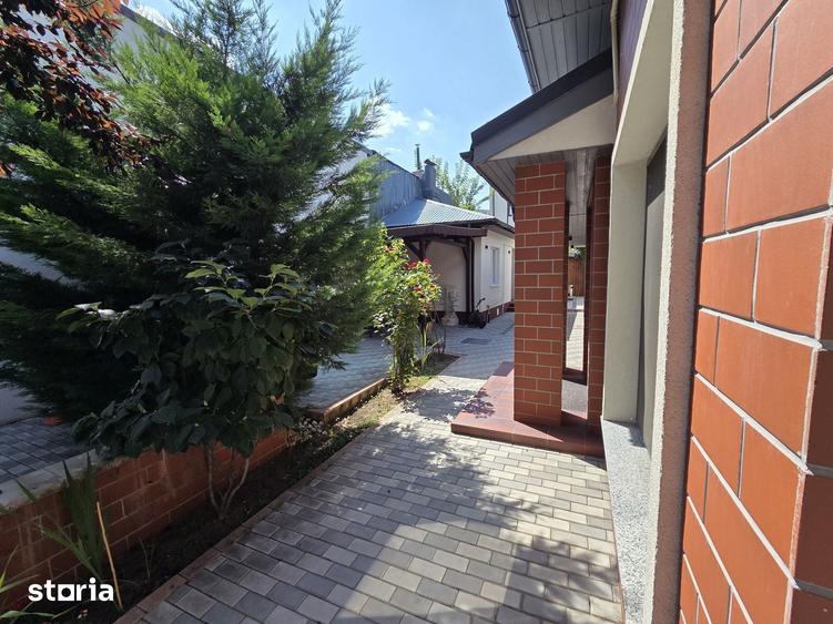 Casă cu 5 camere cu Teren 286 Mp în 1 Mai