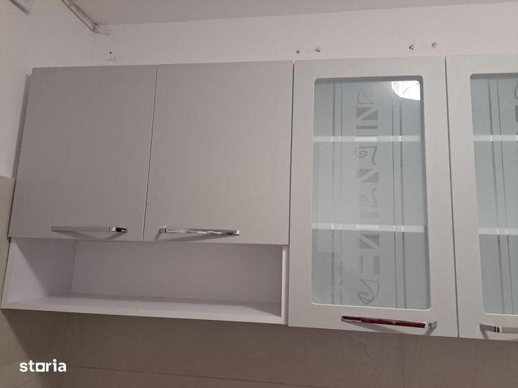 Apartament cu 3 camere semidecomandat în Rahova