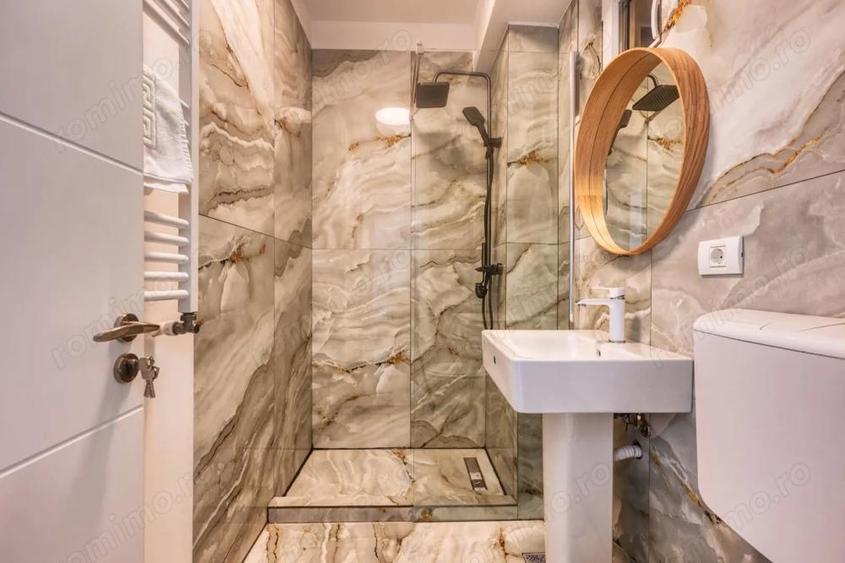 Apartament cu 3 camere semidecomandat în Romană