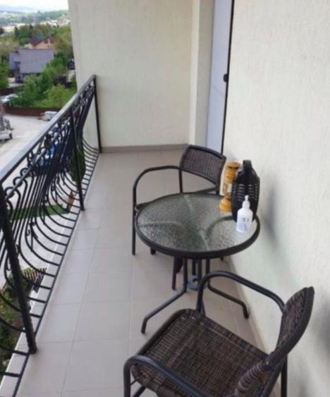 Apartament cu 3 camere decomandat în Tătărași