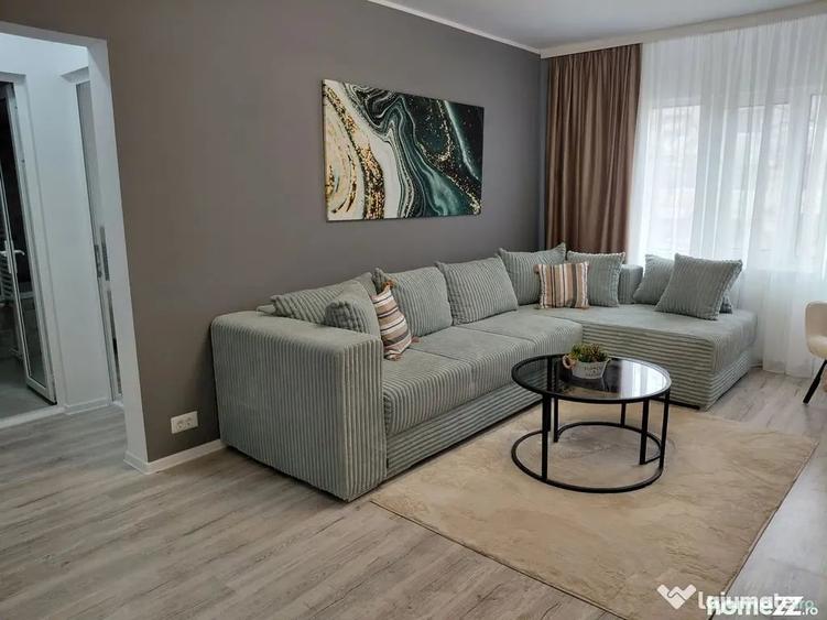 Apartament cu 3 camere semidecomandat în Micro 16