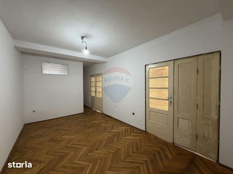 Casă cu 6 camere cu Teren 390 Mp în Floreasca