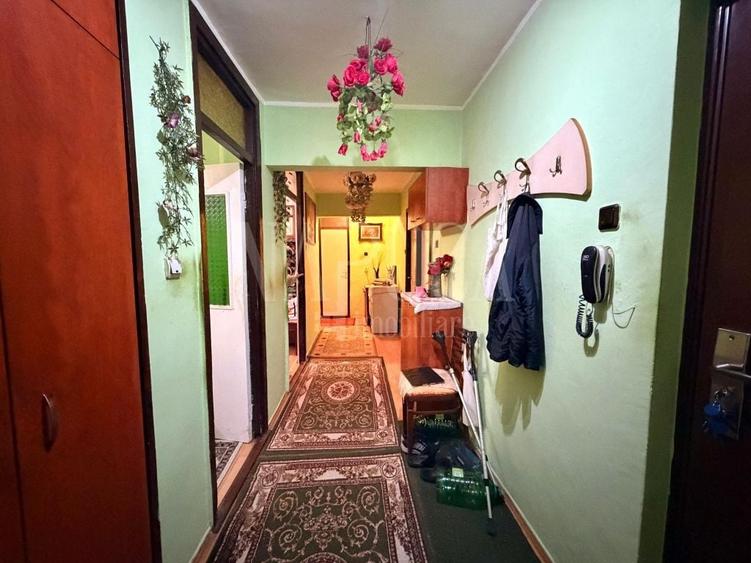 Apartament cu 3 camere decomandat în Între Lacuri
