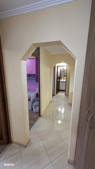Apartament cu 4 camere decomandat în Micro 17